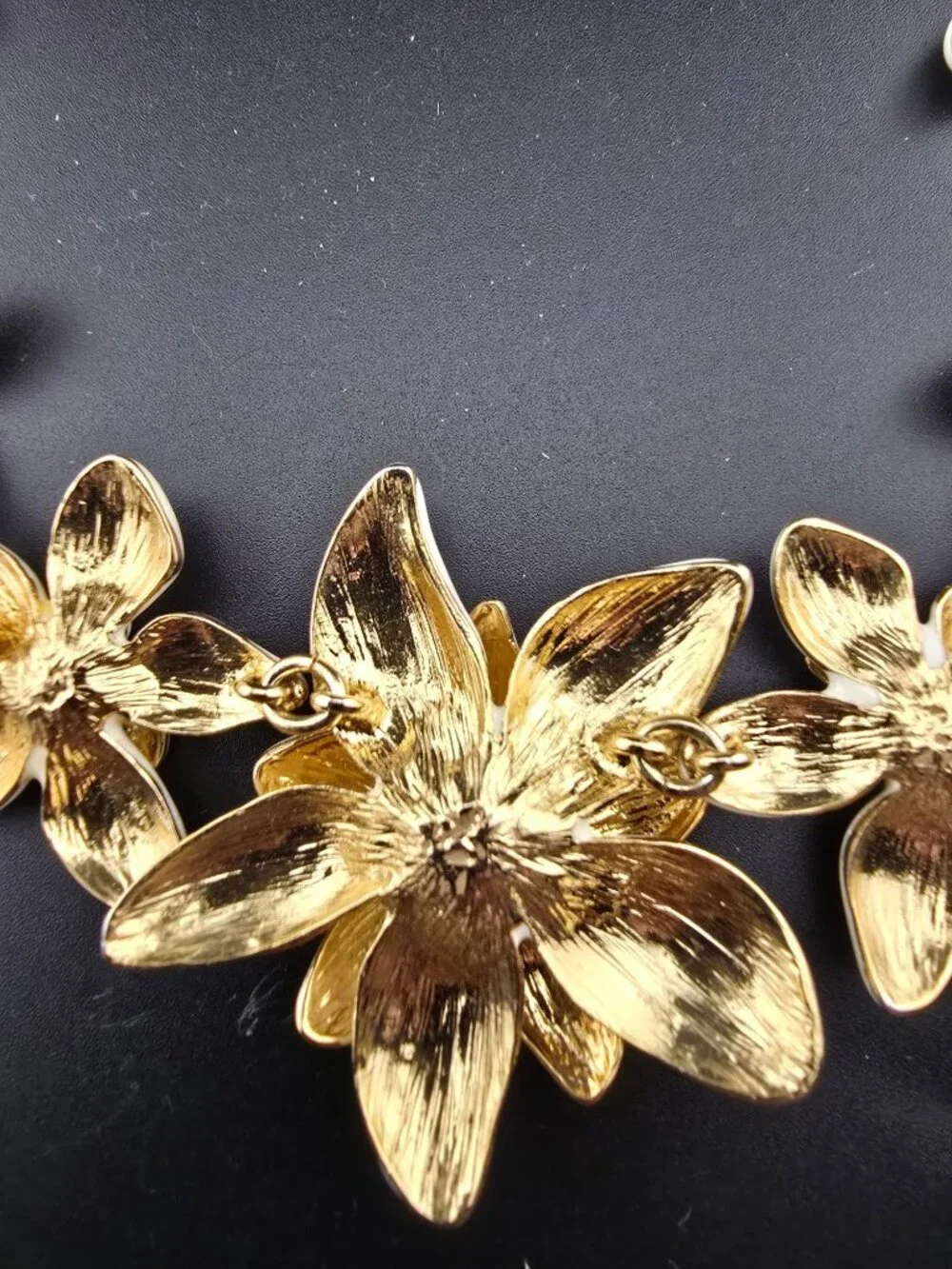 Talbots White Floral Necklace With Gold Chain & Adjustable Clasp Spring Fairy - Picture 8 of 8